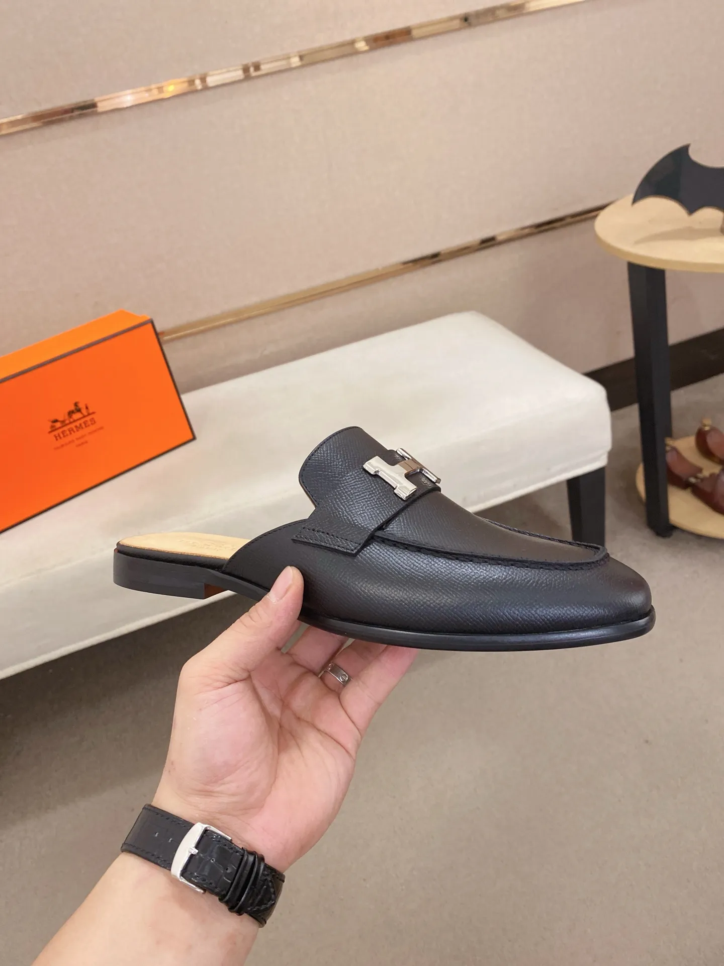 Men's clothing and shoes💰: 500💰《HERMES》【Classic original single version】Hermès half-drag; top 🔝purchasing agent🔍🔍 latest 🇺🇸 counter sale simultaneously, original ▲▲cowhide imported from Italy ▲▲Exquisite workmanship (Italian 🇮🇹Imported water-dyed 🐂cowhide lining) sole: original sole provided by the original factory, ⚠️exclusive double-layer activity·TPR·rubber·combined molded outsole; Yardage: 38-44. Can be customized45